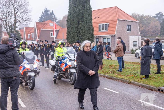Laatste eer aan overleden brandweerman Pim van der Bruggen