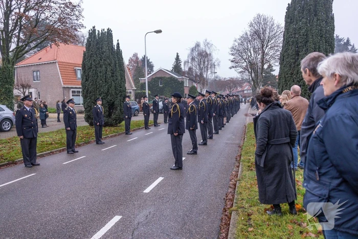 Laatste eer aan overleden brandweerman Pim van der Bruggen