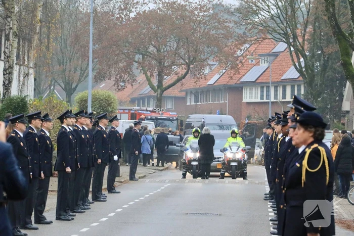 Laatste eer aan overleden brandweerman Pim van der Bruggen