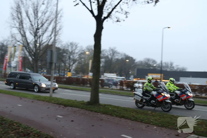 Laatste eer aan overleden brandweerman Pim van der Bruggen