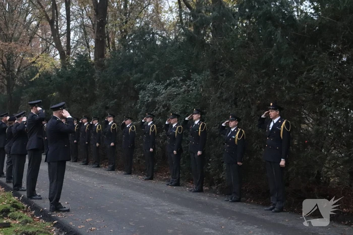 Laatste eer aan overleden brandweerman Pim van der Bruggen