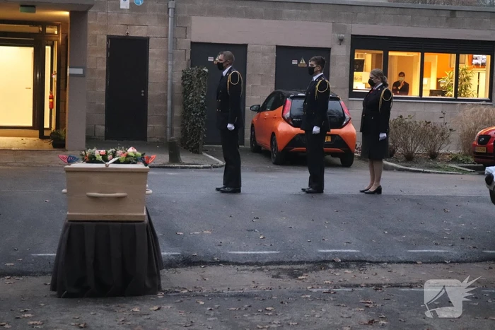 Laatste eer aan overleden brandweerman Pim van der Bruggen