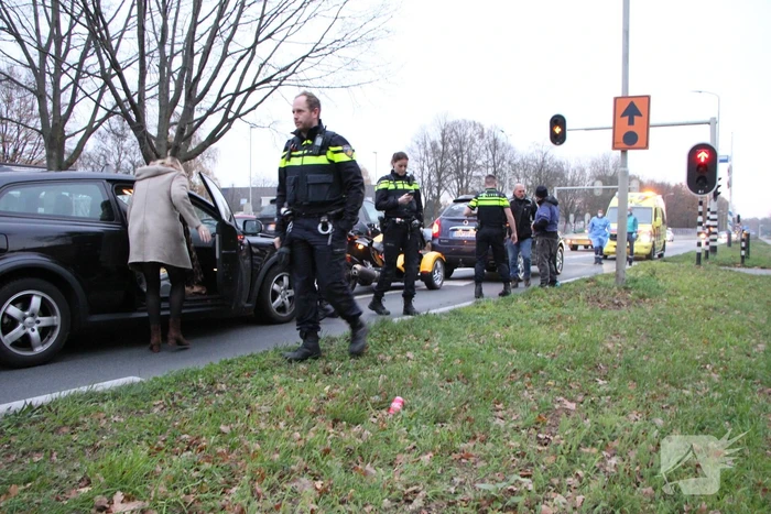 Schade na aanrijding tussen drie voertuigen