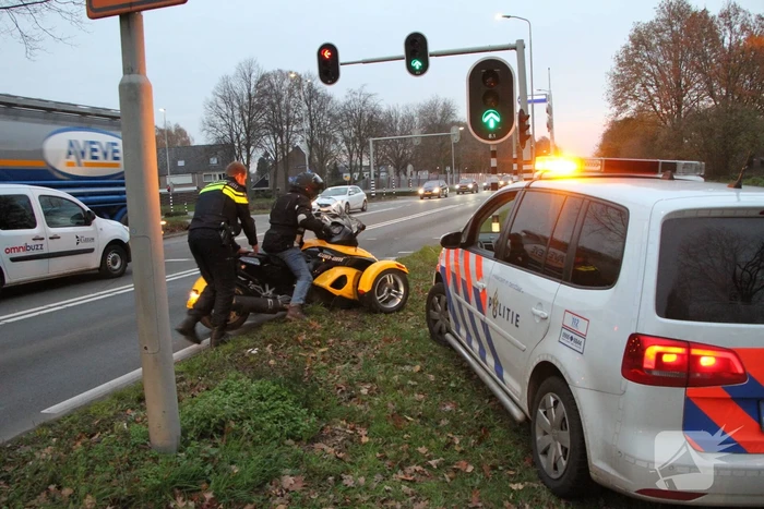Schade na aanrijding tussen drie voertuigen