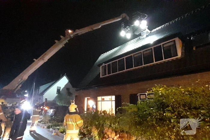 Brand in schoorsteen van woning