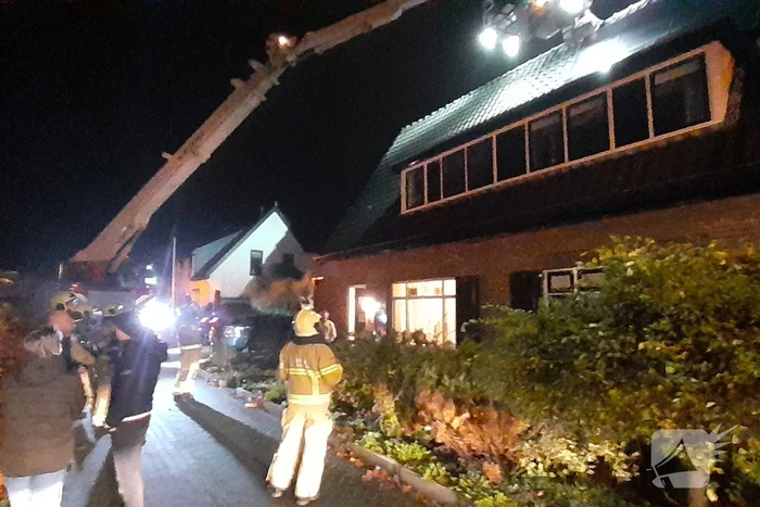 Brand in schoorsteen van woning