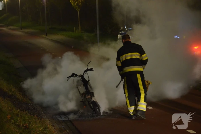 Scooter vat vlam tijdens rit