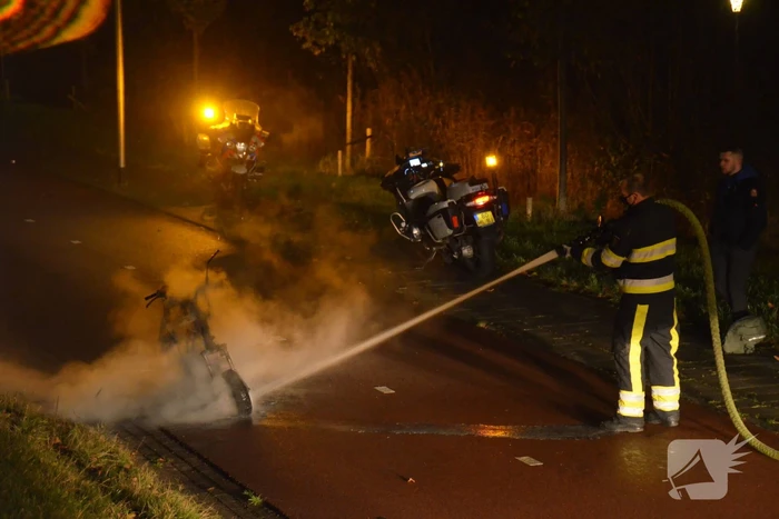 Scooter vat vlam tijdens rit