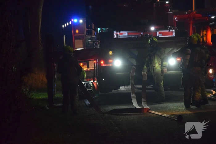 Flinke rookontwikkeling bij brand in bedrijfsloods