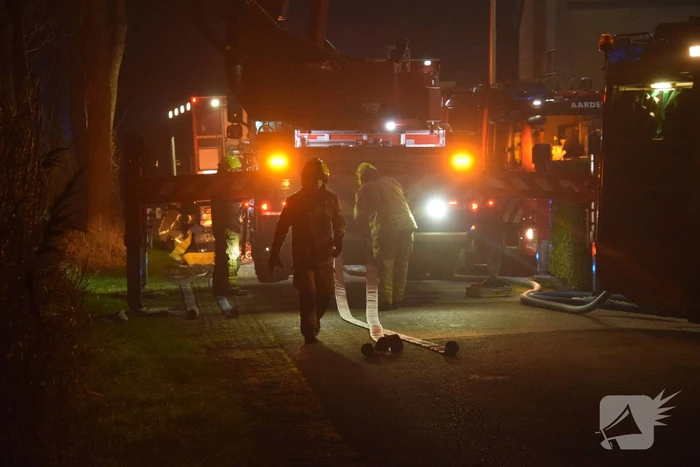 Flinke rookontwikkeling bij brand in bedrijfsloods
