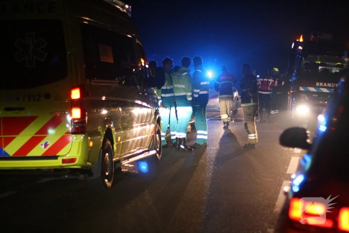 Mercedes compleet onderwater