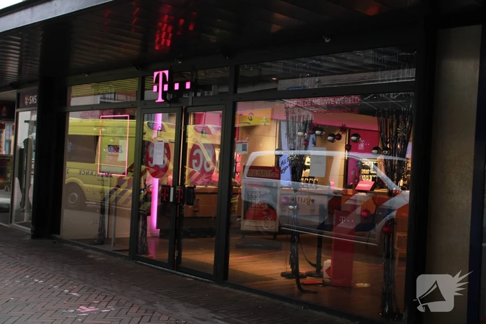 Politie aanwezig door overval op T-Mobile