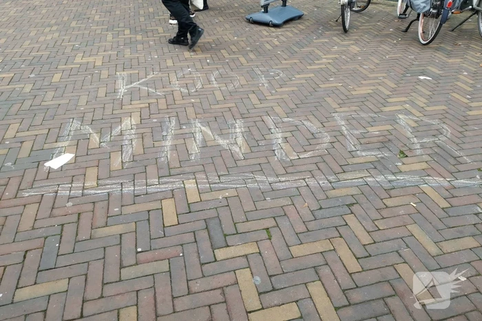 Anti-Black Friday leuzen in winkelstraat