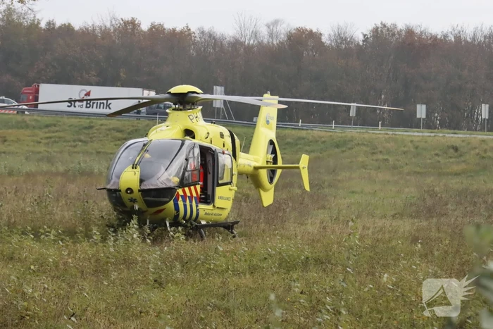 Traumahelikopter landt voor zwaargewond persoon