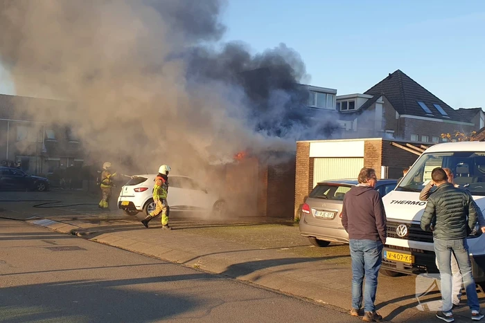 Veel rook bij brand in bijgebouw
