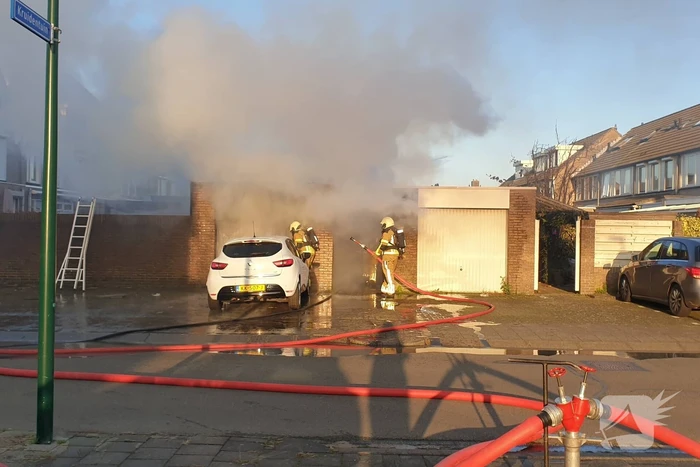 Veel rook bij brand in bijgebouw