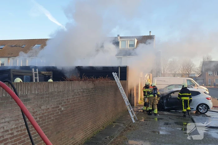 Veel rook bij brand in bijgebouw