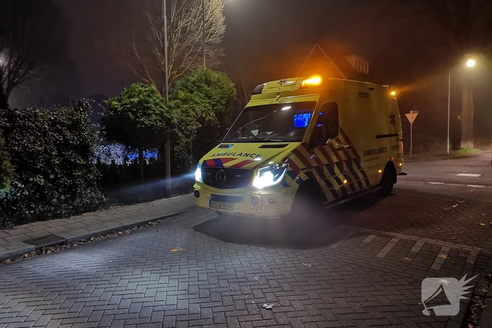 Bestelbus botst met scooter
