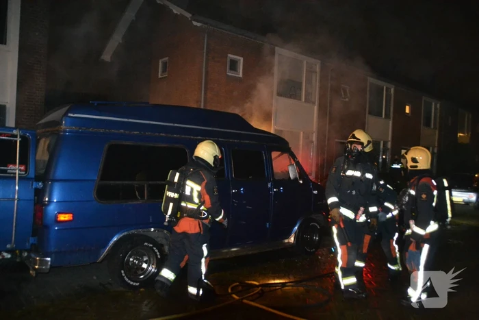 Amerikaanse bestelbus verwoest door brand