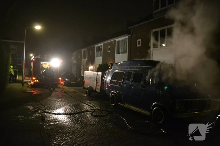 Amerikaanse bestelbus verwoest door brand