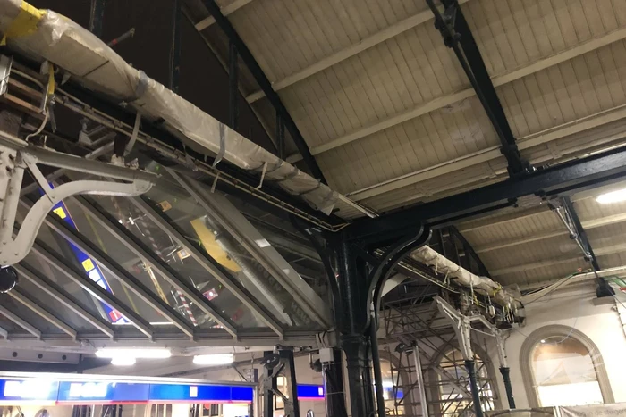 Treinstation Leeuwarden afgesloten door verwijderen asbest