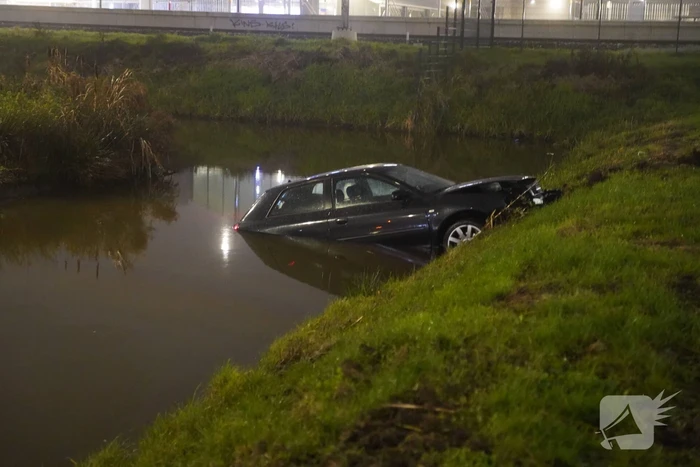 Auto te water