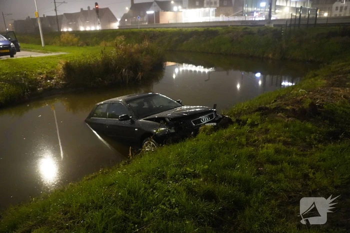 Auto te water