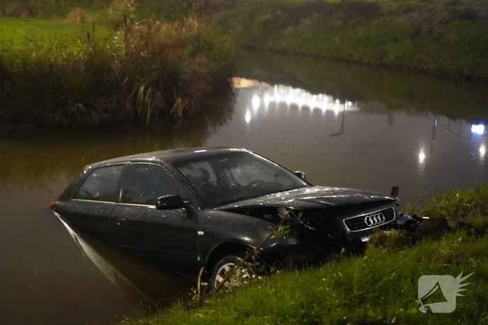 Auto te water