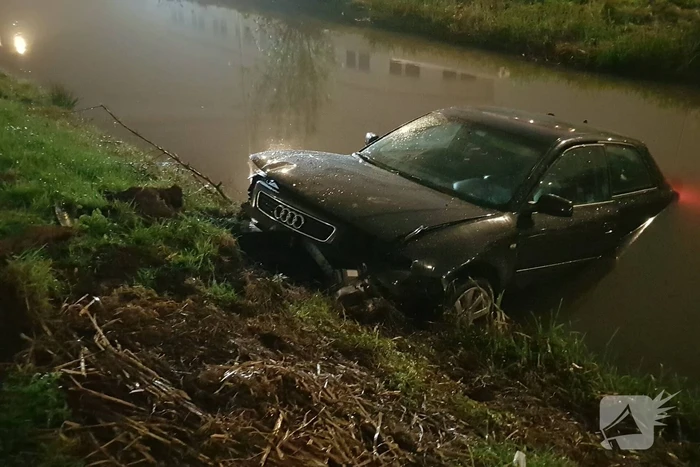 Auto te water