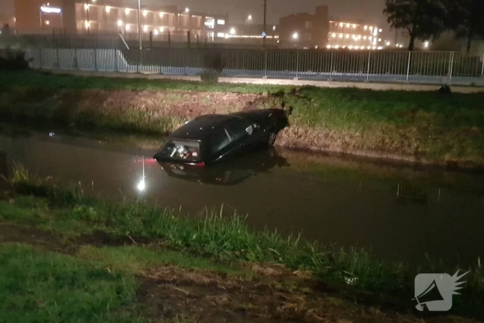 Auto te water
