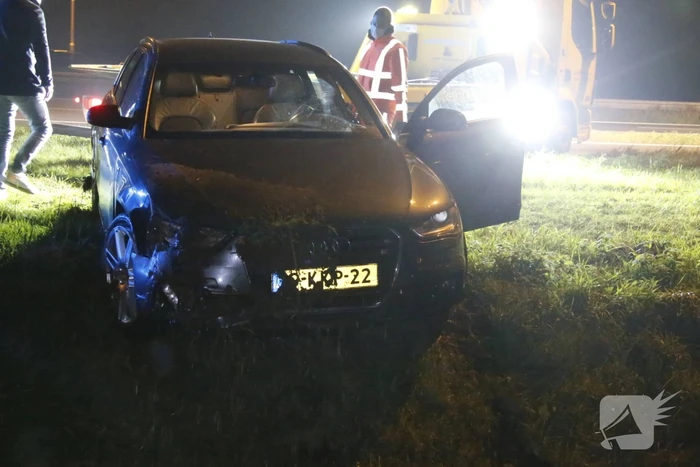 Personenauto raakt van de weg belandt in sloot