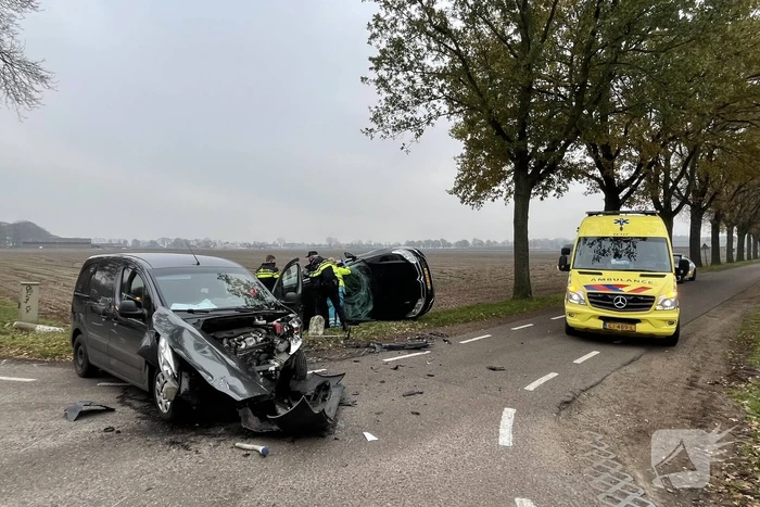 Pieten in botsing met bestelwagen op kruising