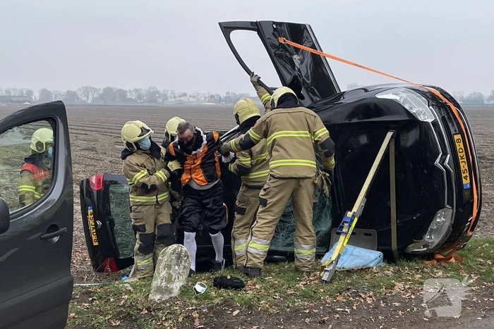 Pieten in botsing met bestelwagen op kruising