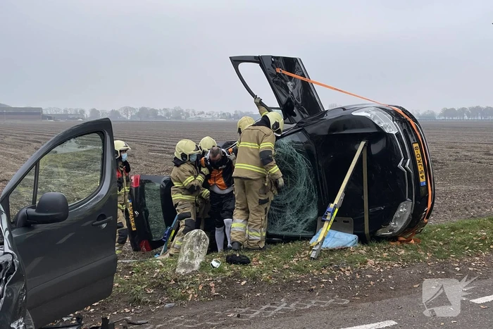 Pieten in botsing met bestelwagen op kruising