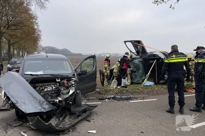 Pieten in botsing met bestelwagen op kruising