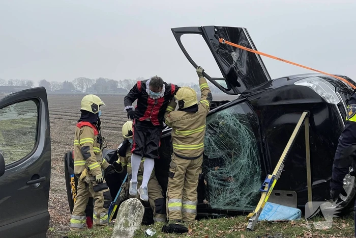 Pieten in botsing met bestelwagen op kruising