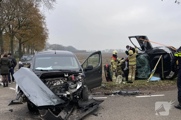 Pieten in botsing met bestelwagen op kruising