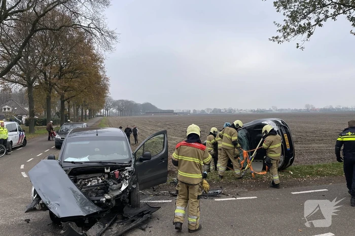Pieten in botsing met bestelwagen op kruising