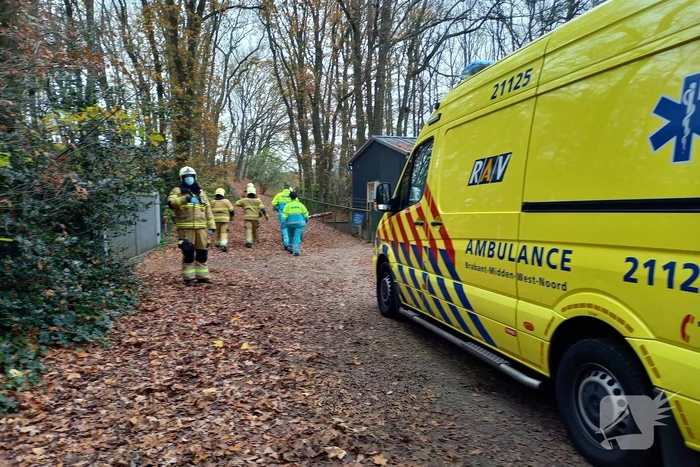 Persoon gewond na val van paard