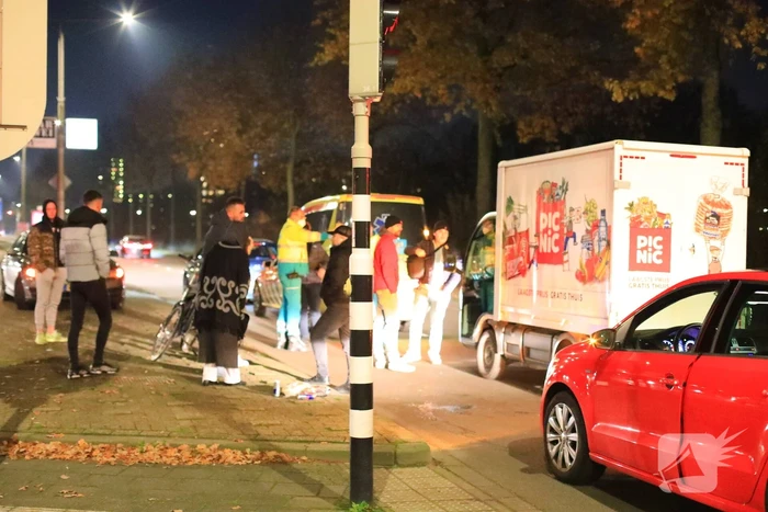 Fietser aangereden door bezorgauto