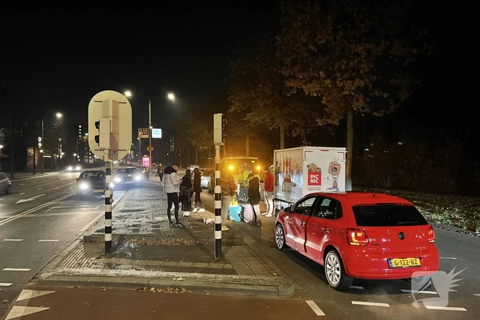 Fietser aangereden door bezorgauto