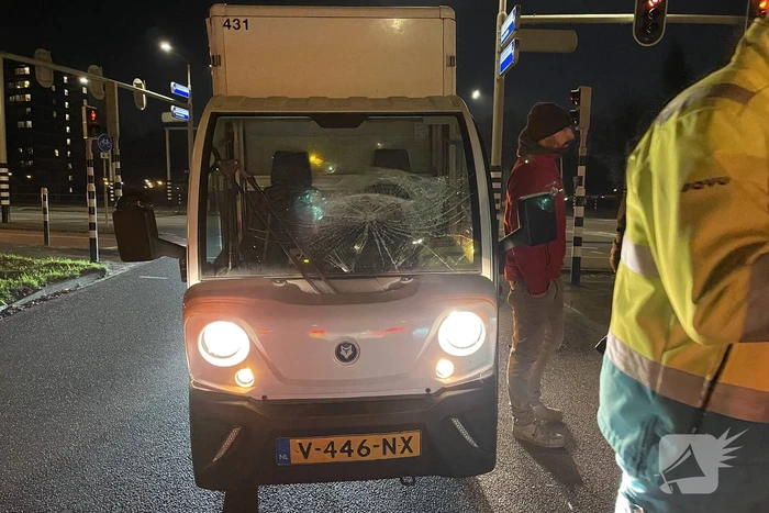 Fietser aangereden door bezorgauto