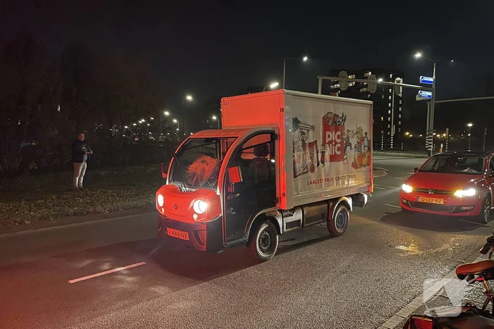 Fietser aangereden door bezorgauto