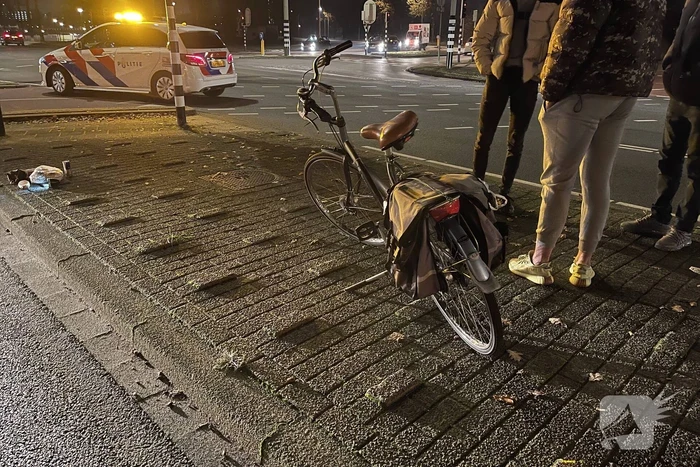 Fietser aangereden door bezorgauto