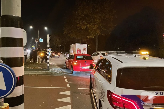 Fietser aangereden door bezorgauto