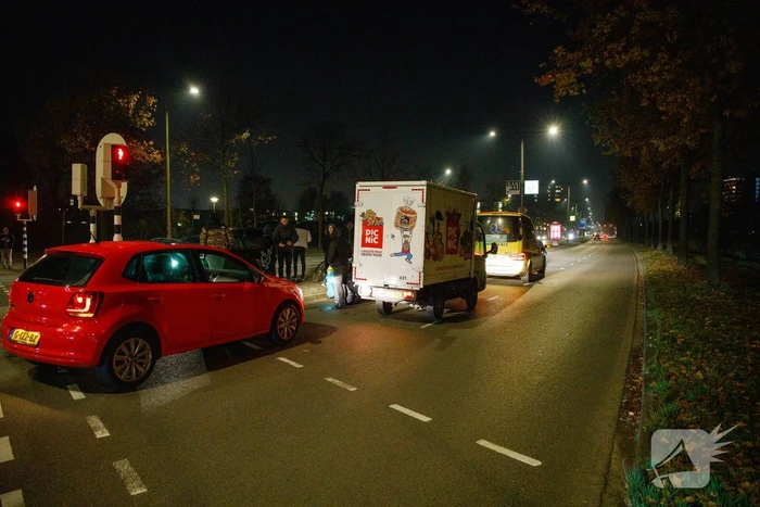 Fietser aangereden door bezorgauto