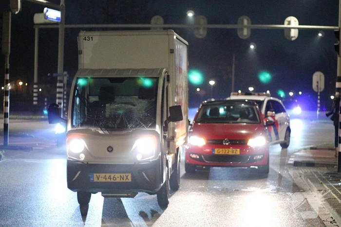 Fietser aangereden door bezorgauto