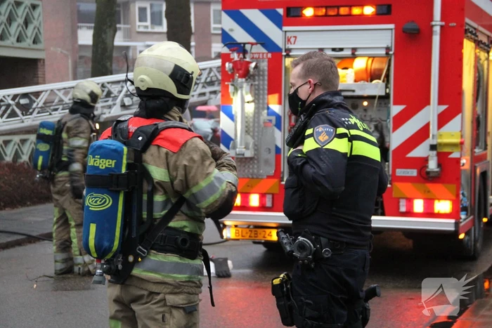 Brand in een trappenhuis van flatgebouw