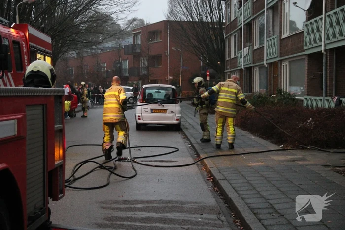 Brand in een trappenhuis van flatgebouw