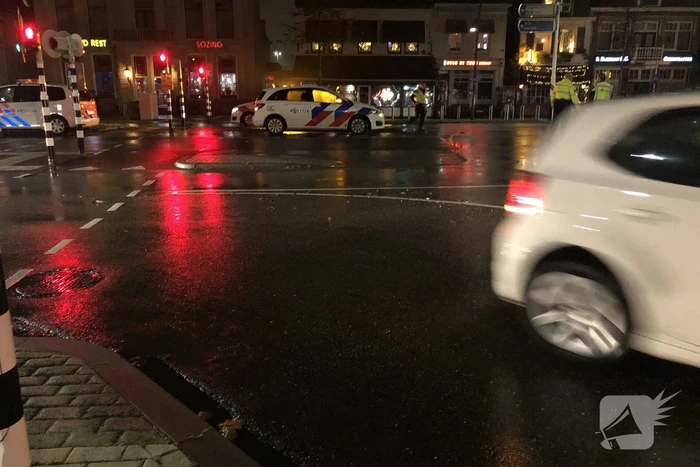 Flinke schade na botsing tussen stadsbus en personenauto